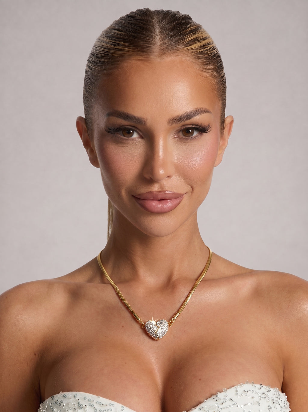 BEATRIZ - Collar multiposición de triple cadena con corazón en pavé de circonias y baño de oro™
