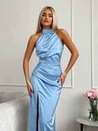 CARMEN - Vestido largo de satén con cuello halter drapeado y abertura lateral™