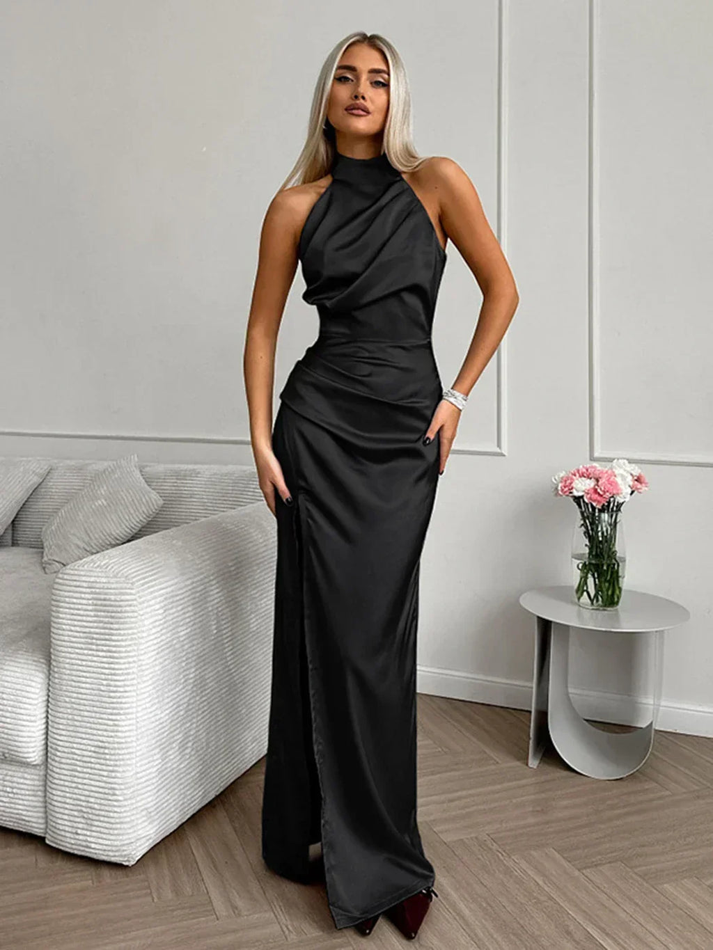 CARMEN - Vestido largo de satén con cuello halter drapeado y abertura lateral™