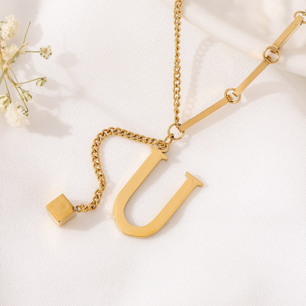 ALEXIA - Collar con inicial personalizada y dije de dado en baño de oro™