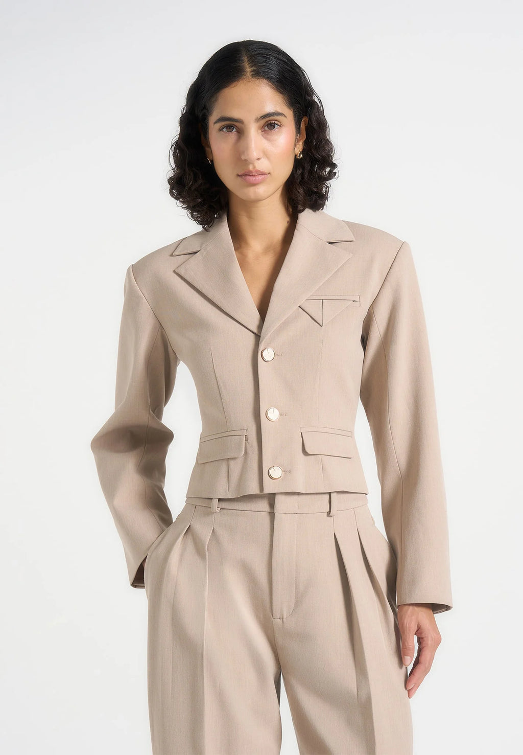 VICTORIA-Blazzer Elegante y Contemporánea con Porte Sofisticado