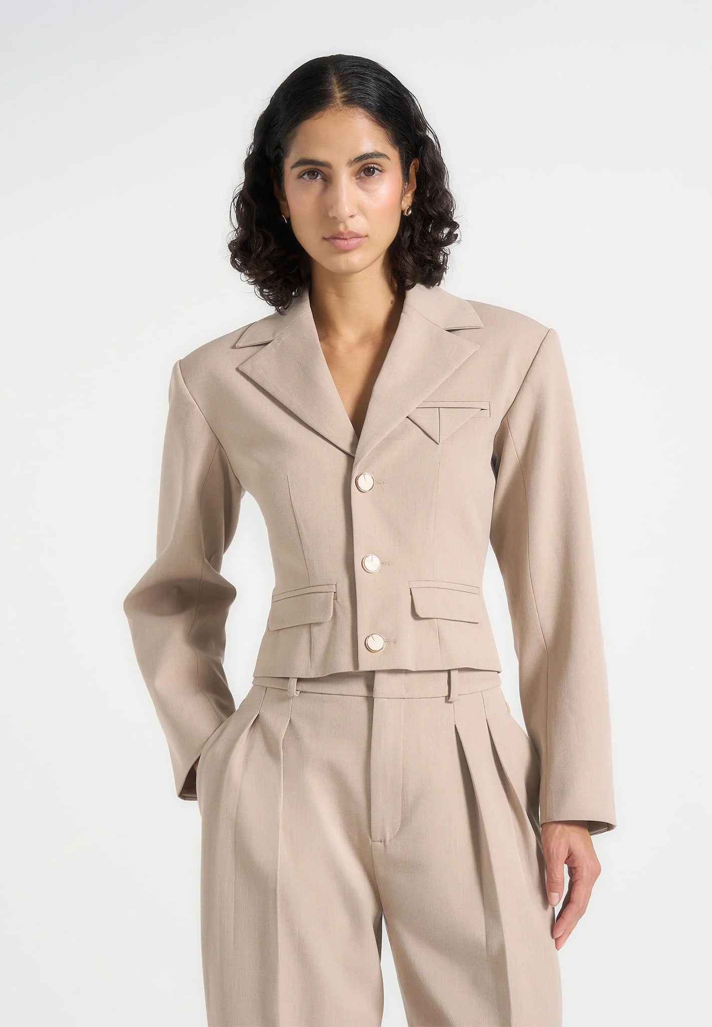 VICTORIA-Blazzer Elegante y Contemporánea con Porte Sofisticado