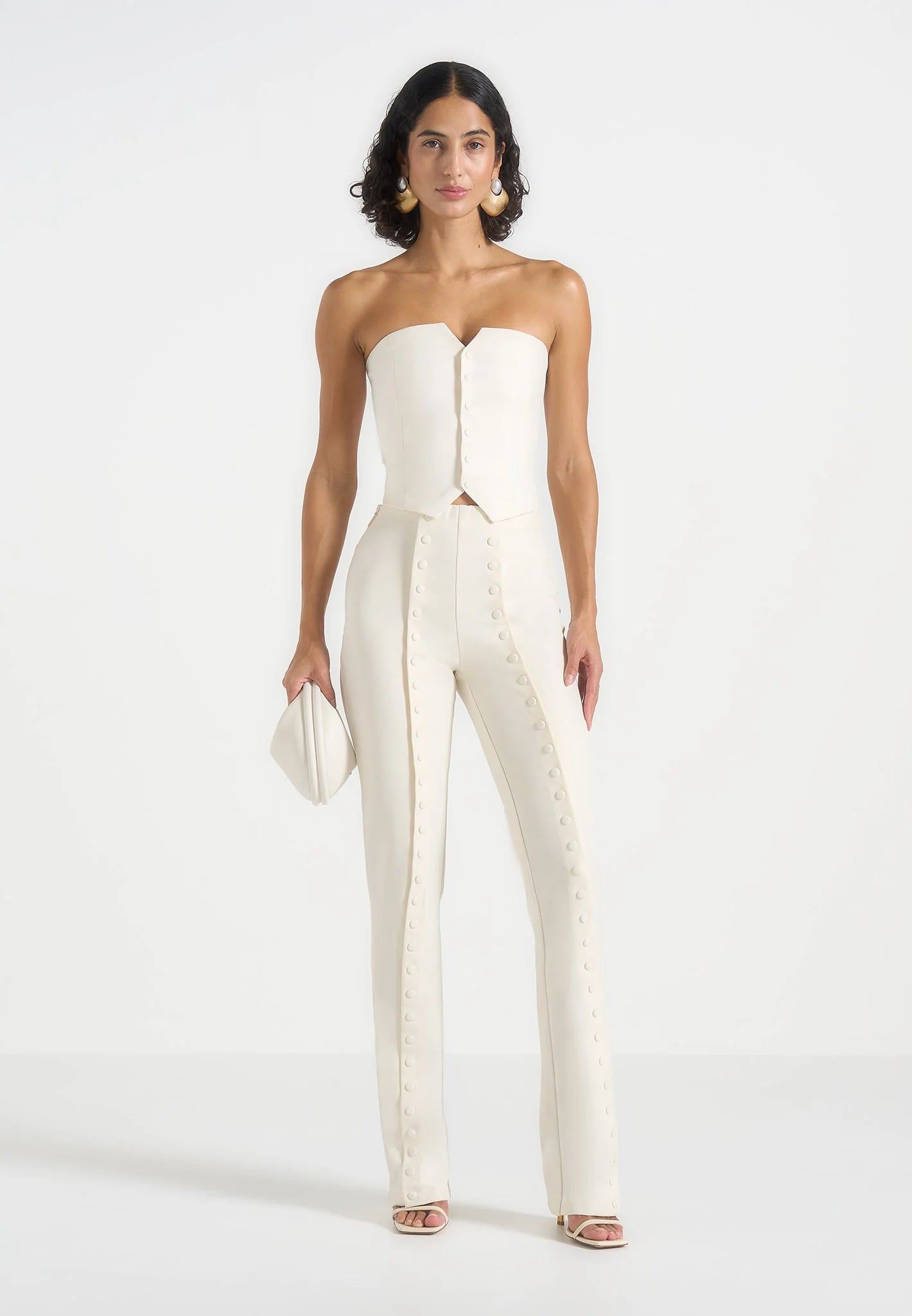 OLIVIA-Elegancia minimalista con detalle distintivo
