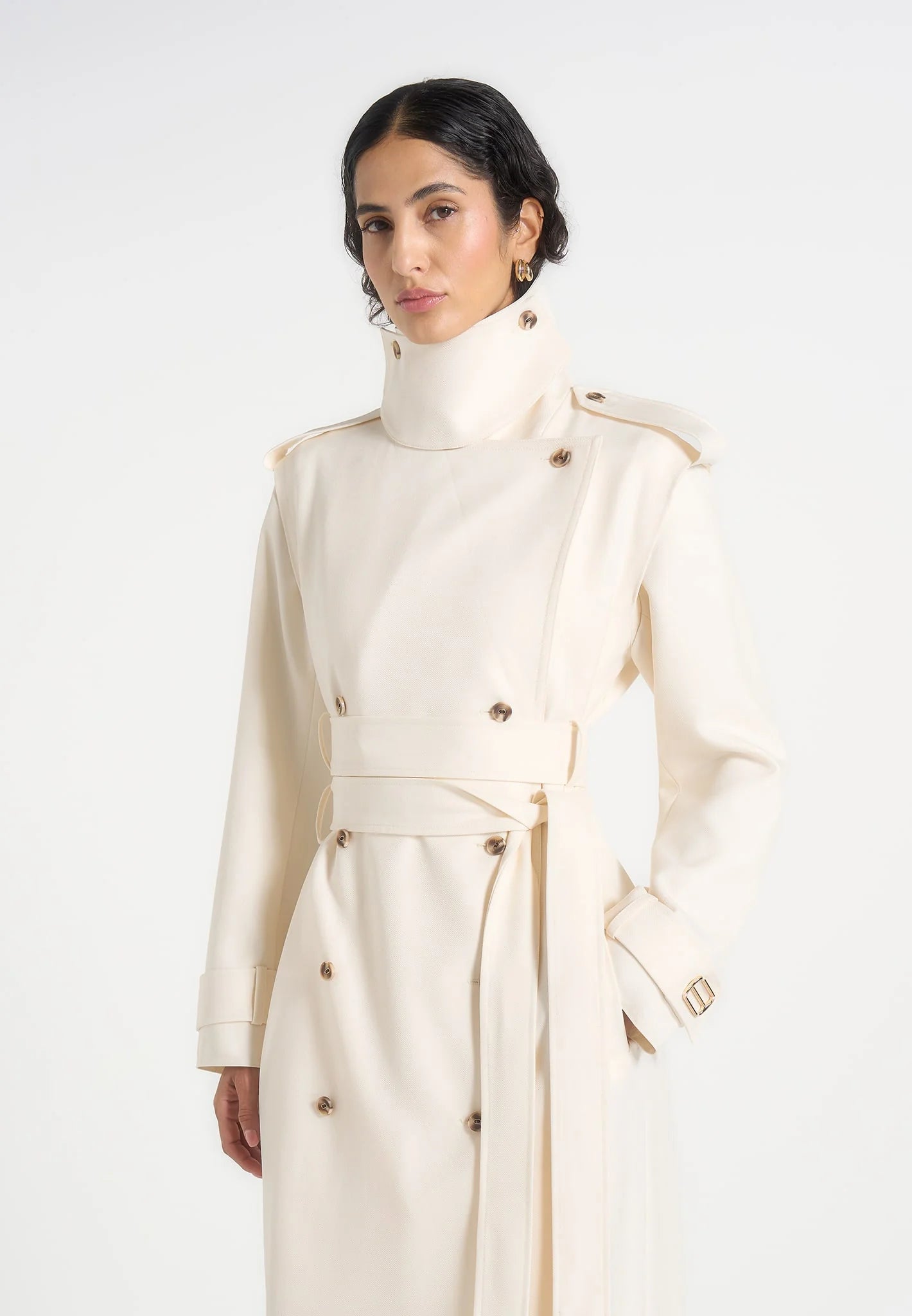 ESTHER-Elegancia atemporal en clave contemporánea