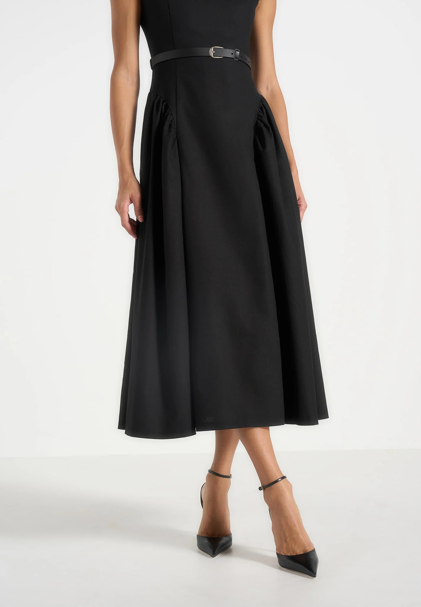 LEIRE-Vestido Minimalista y Elegante