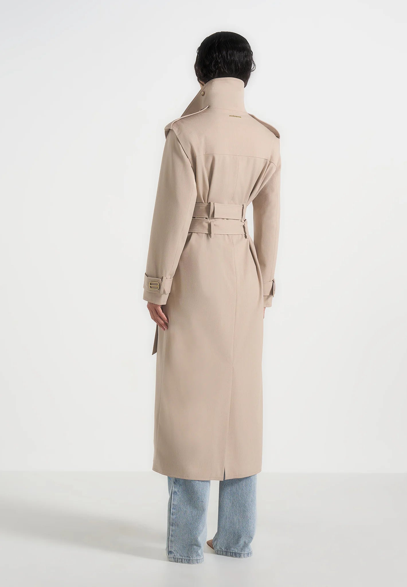ESTHER-Elegancia atemporal en clave contemporánea