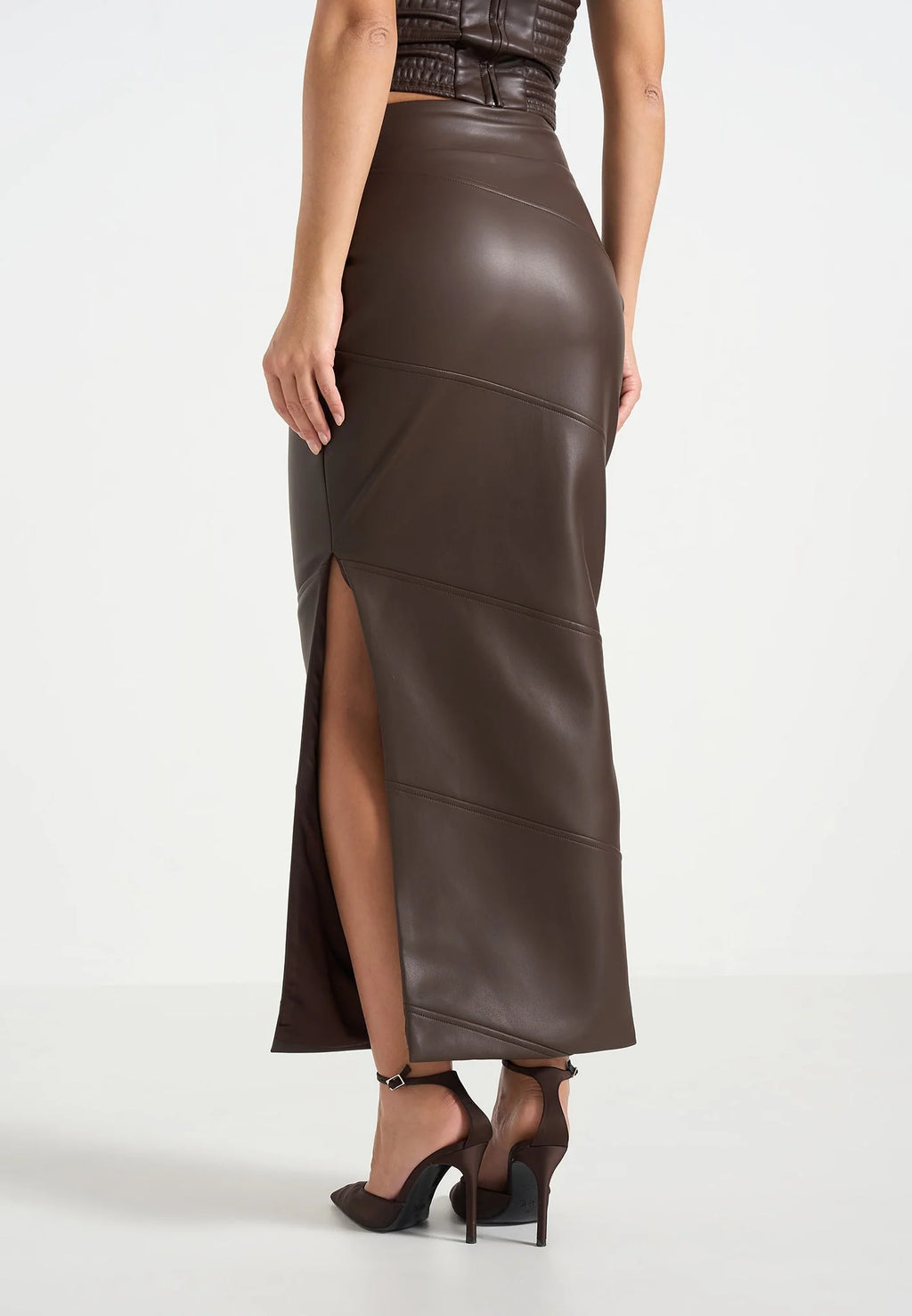 NATALIA-Falda Midi de Cuero y Estilo Contemporáneo
