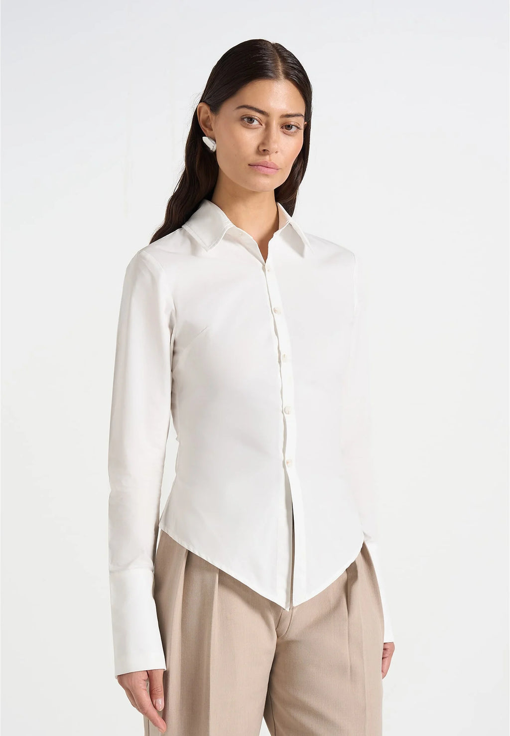 VALERIA-Camisa con estructura y vanguardia