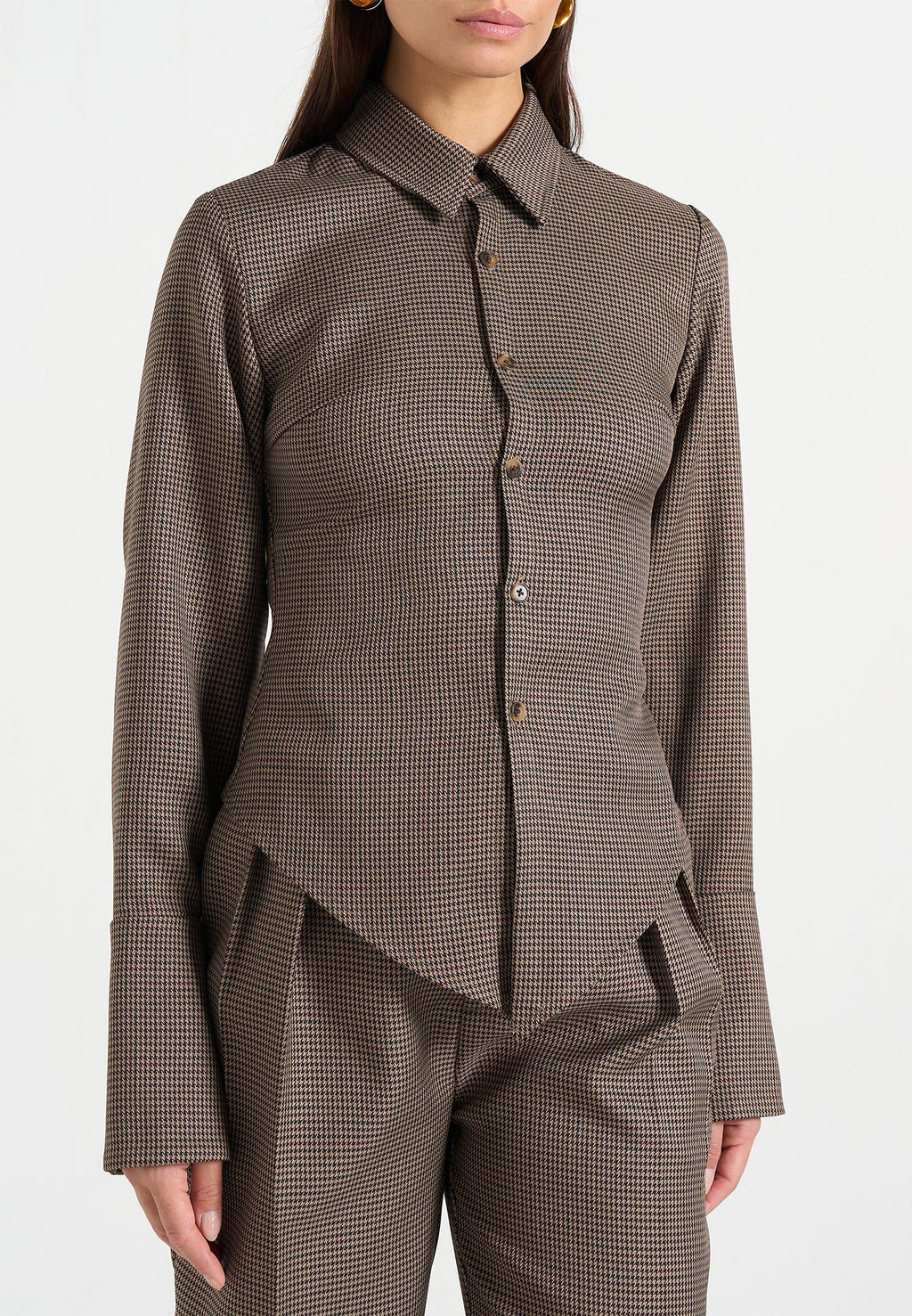 VALERIA-Camisa con estructura y vanguardia