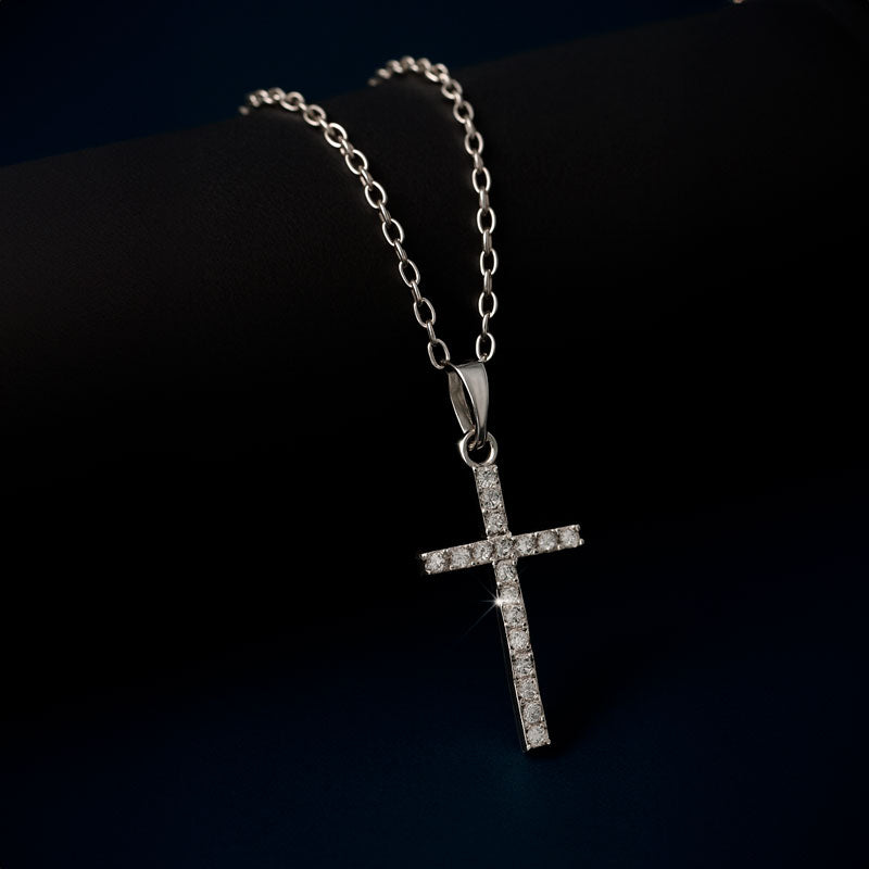 RENATA - Collar con cruz en pavé de circonias y baño de plata de ley™