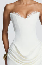 AVELINA - Minivestido corsetero de plumas con sobrefalda™