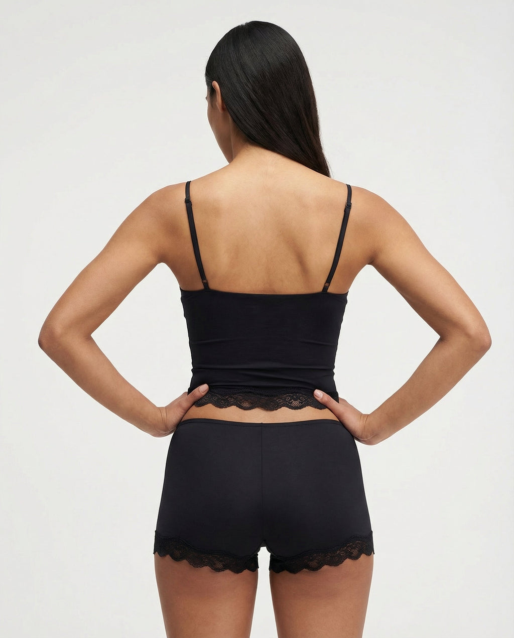 REBECA - Conjunto de pijama de top de tirantes y culotte con detalles de encaje™