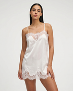 NEREA - Vestido corto lencero de satén con encaje floral ancho™