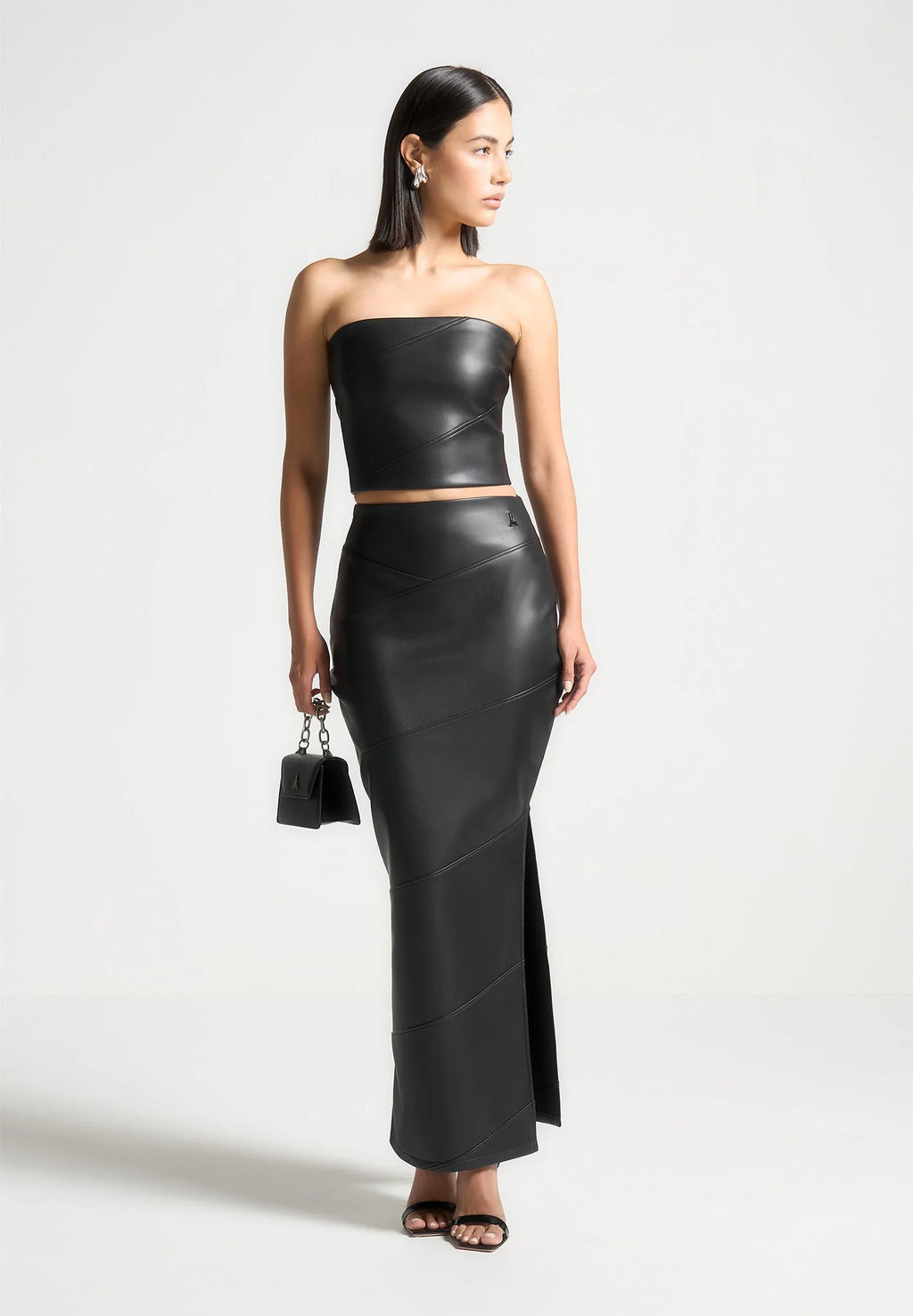 NATALIA-Falda Midi de Cuero y Estilo Contemporáneo