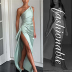 ADRIANA - Vestido largo asimétrico de satén con hombro descubierto y abertura lateral™