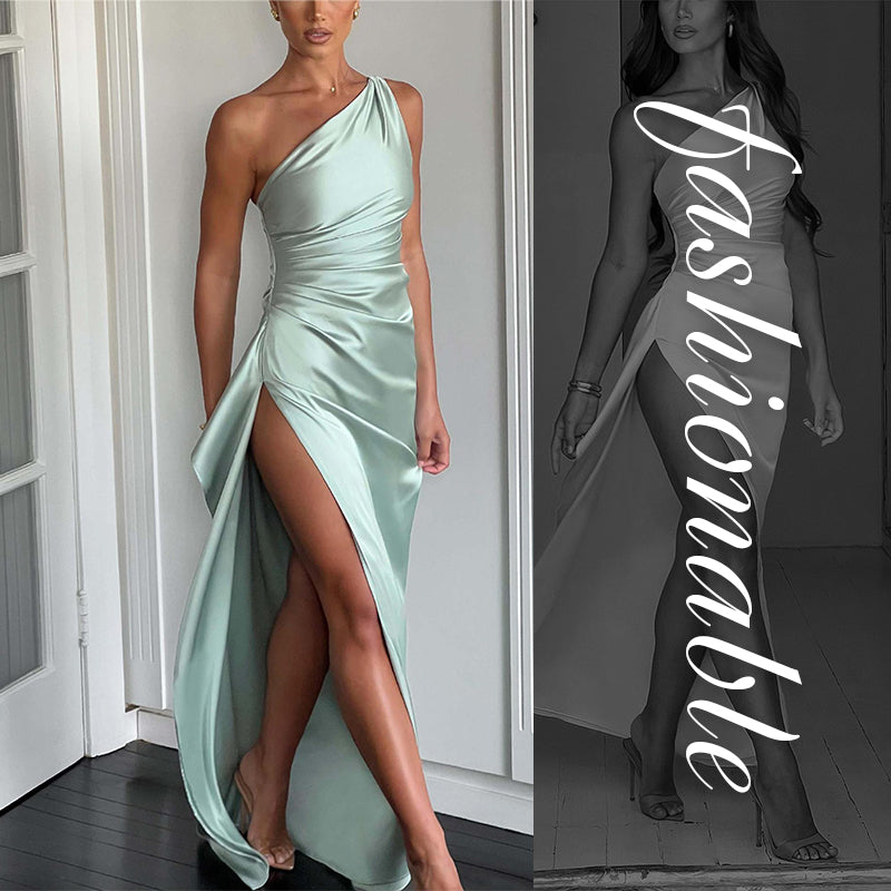 ADRIANA - Vestido largo asimétrico de satén con hombro descubierto y abertura lateral™