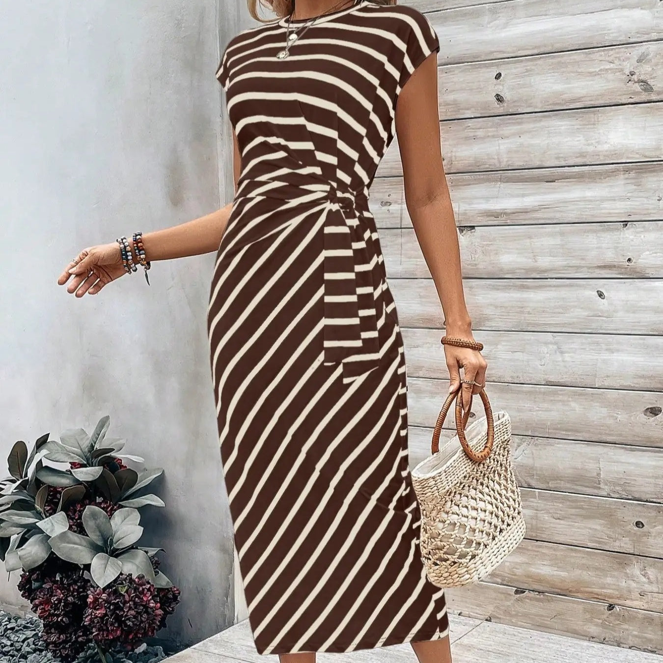 CHLOE - Vestido midi ajustado de manga corta con estampado de leopardo y rayas™