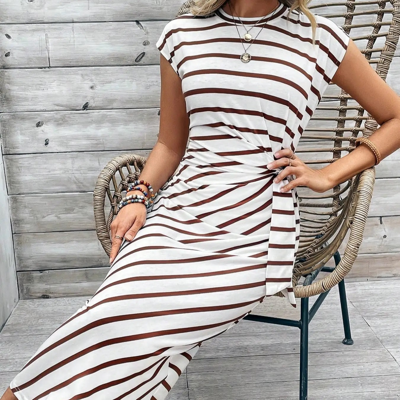 CHLOE - Vestido midi ajustado de manga corta con estampado de leopardo y rayas™
